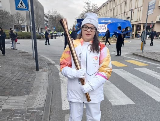 Giada Canino illumina Venezia come tedofora delle Paralimpiadi di Milano-Cortina 2026