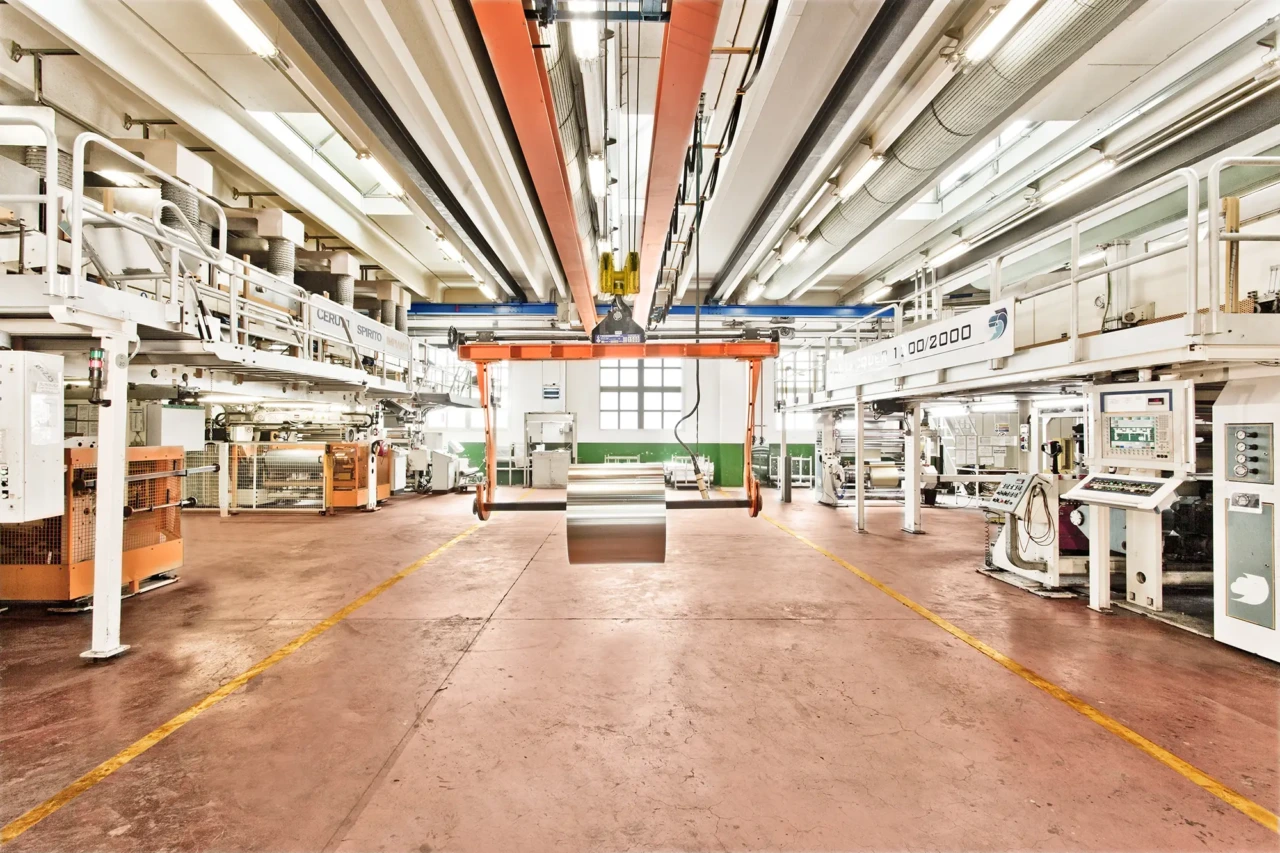 Carcano passa a Luminovo, ma restano troppi nodi: “Nessun piano industriale”