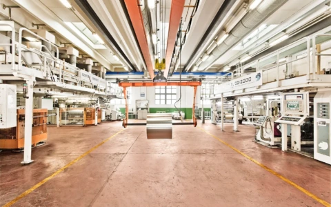 Carcano passa a Luminovo, ma restano troppi nodi: “Nessun piano industriale”