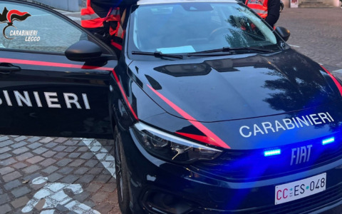 Ballabio, minorenne alla guida dell’auto del padre senza patente: il suo amico ha un coltello in tasca