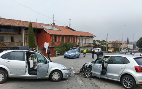 Schianto a Valgreghentino: 80enne trasportata in ospedale