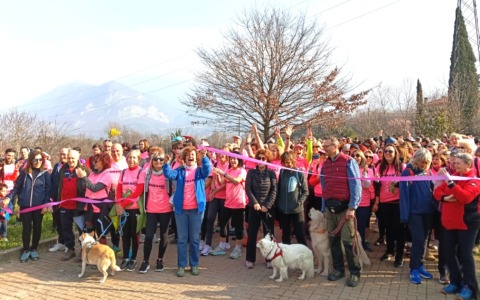 Valgreghentino si tinge di rosa: oltre 400 cuori insieme per la solidarietà