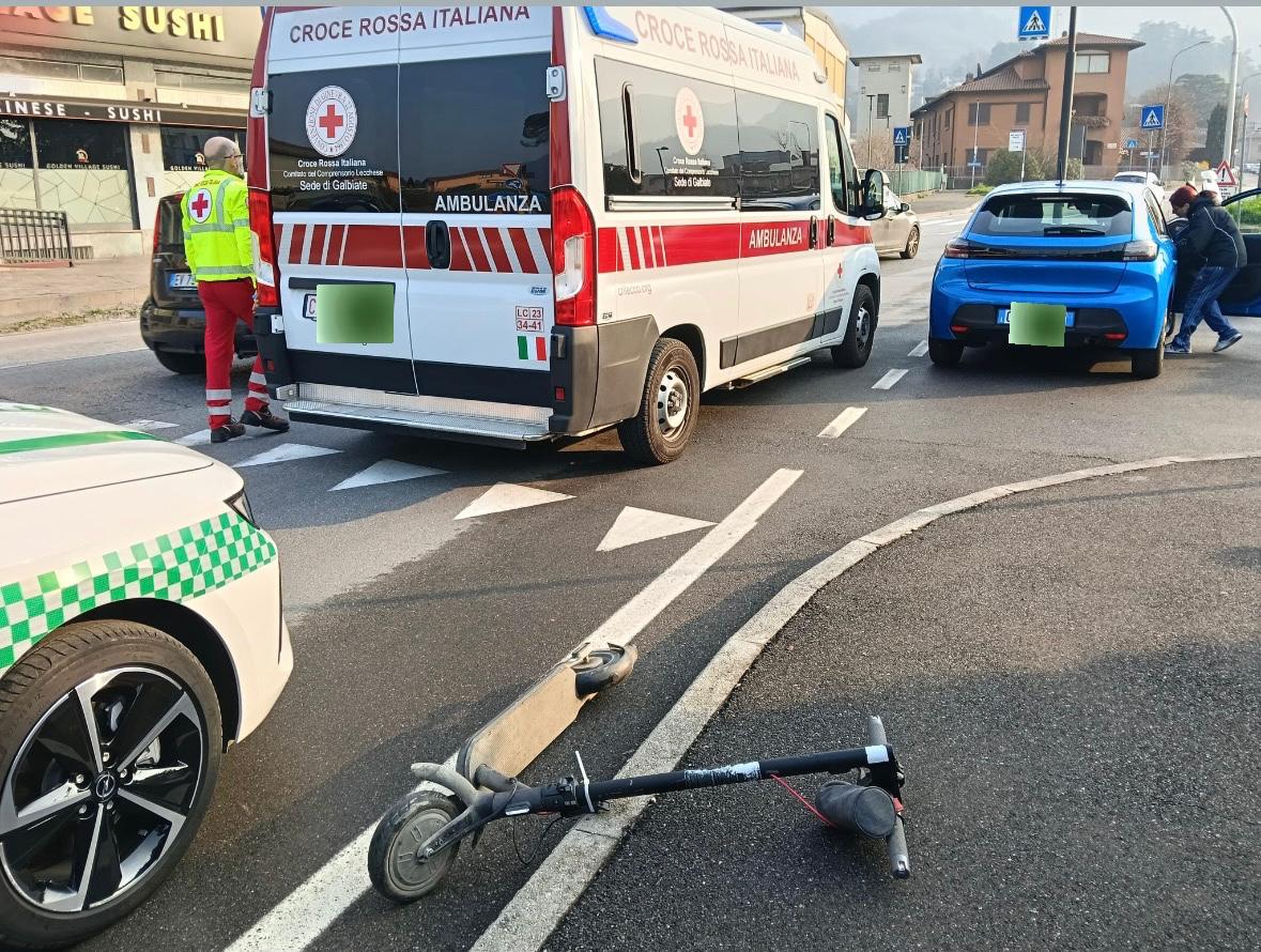 Calolziocorte: scontro tra un monopattino e un’automobile, giovane trasportato in ospedale