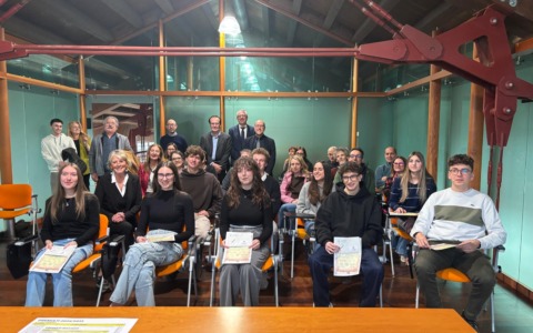 Valmadrera, consegnati i premi studio agli studenti meritevoli