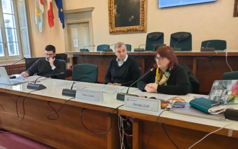 Lecco: nuove Zone 30 e rivoluzione dei parcheggi sul lungolago