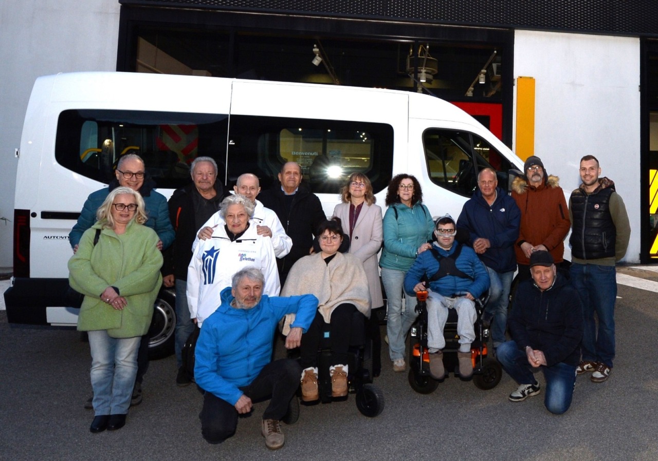 Consegnato un nuovo furgone attrezzato per la Uildm Lecco