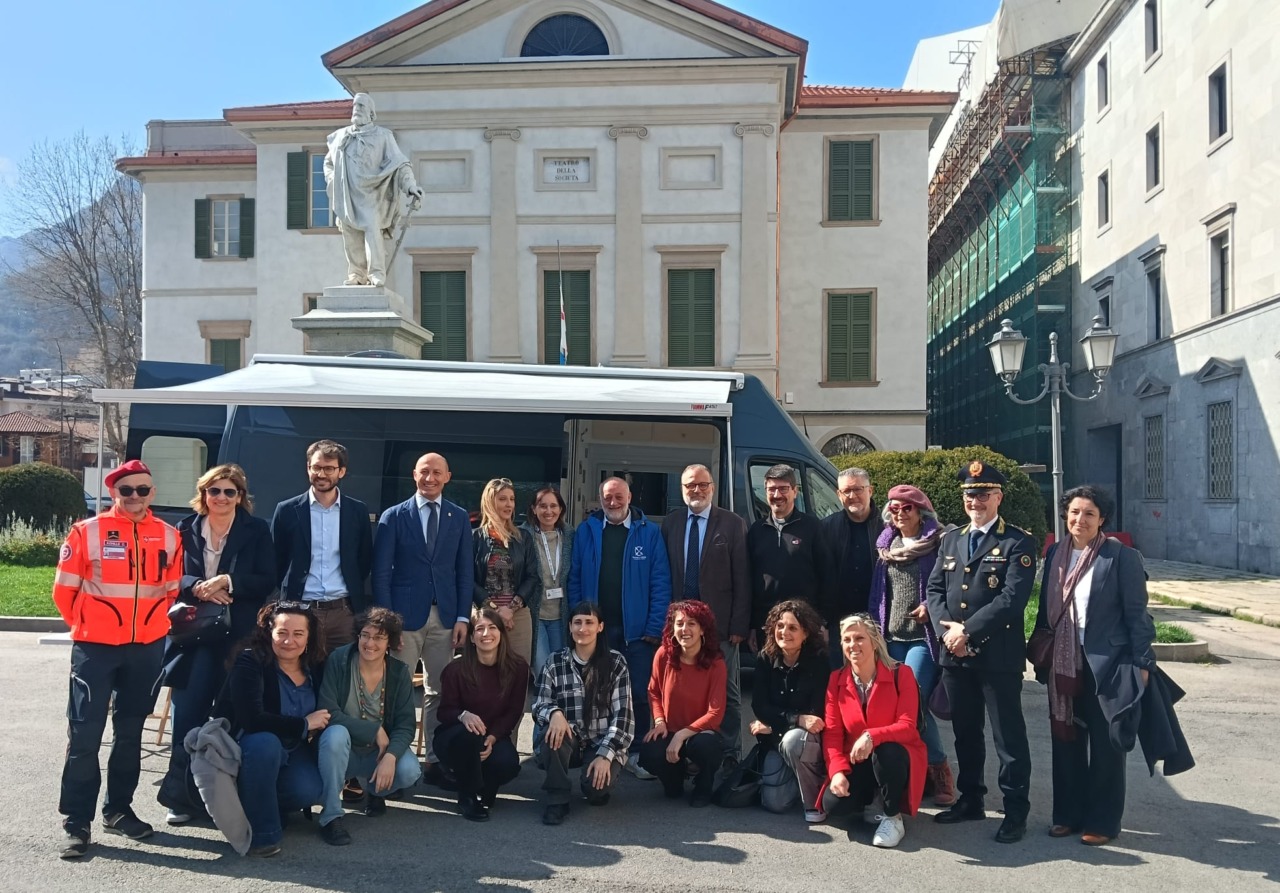 Un camper di speranza: l’aiuto concreto arriva vicino a chi vive in strada