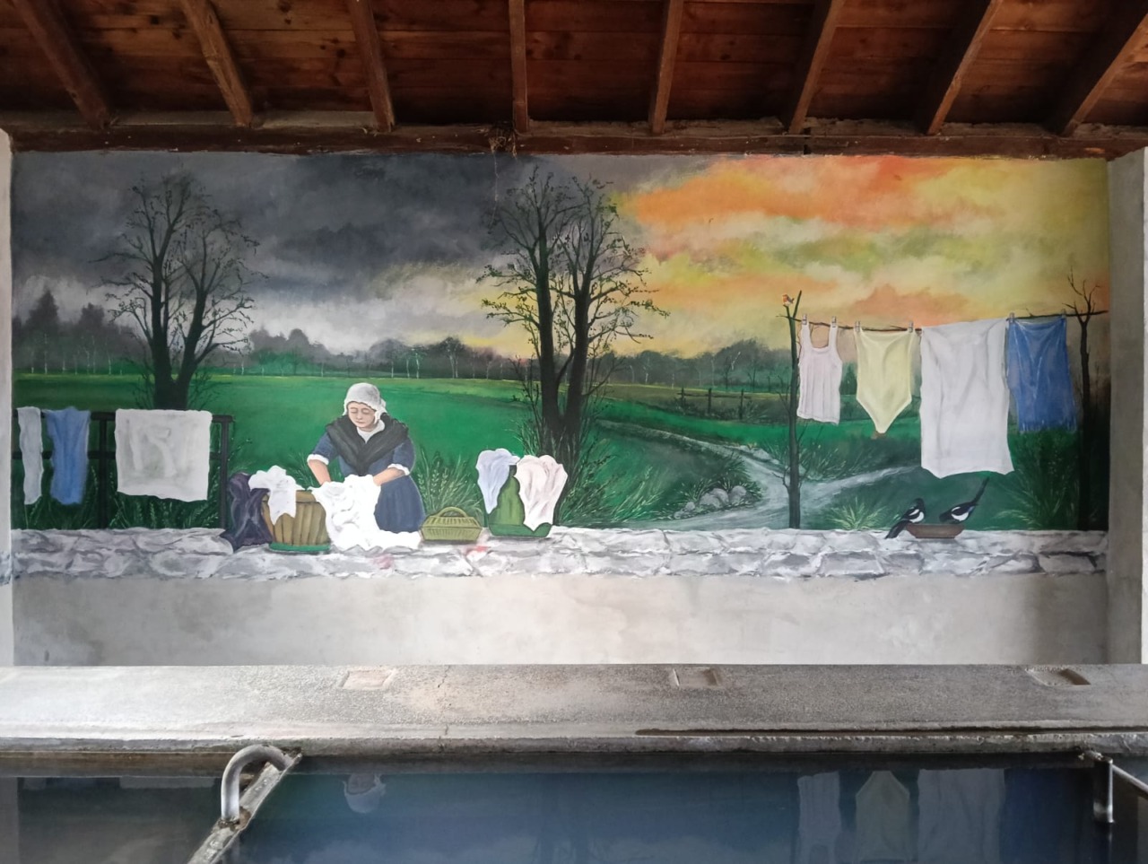 Civate, inaugurato il murales al lavatoio di via Broggi ad opera di Adelio Sandionigi