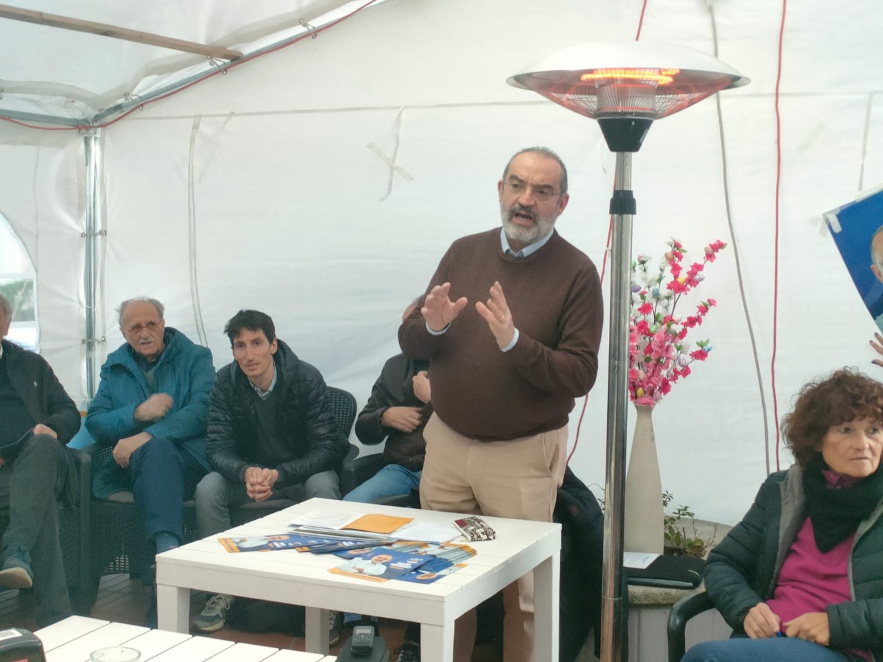 Mauro Fumagalli di Orizzonte si presenta: al via la campagna elettorale nei rioni di Lecco