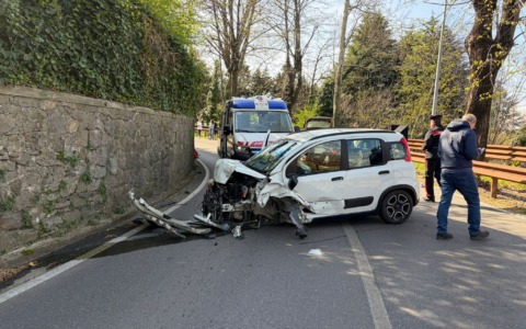 Frontale sul provinciale, coinvolte tre auto e strada chiusa