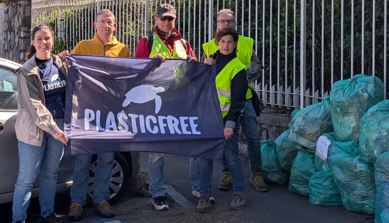 Malgrate: pulizia del lungolago al Porto con i volontari