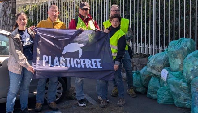 Malgrate: pulizia del lungolago al Porto con i volontari