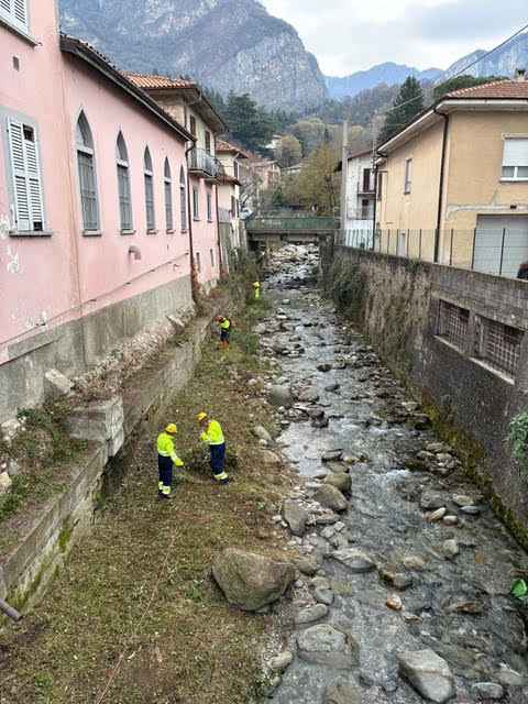 Vercurago, interventi di prevenzione sul torrente Gallavesa: in campo la Protezione Civile