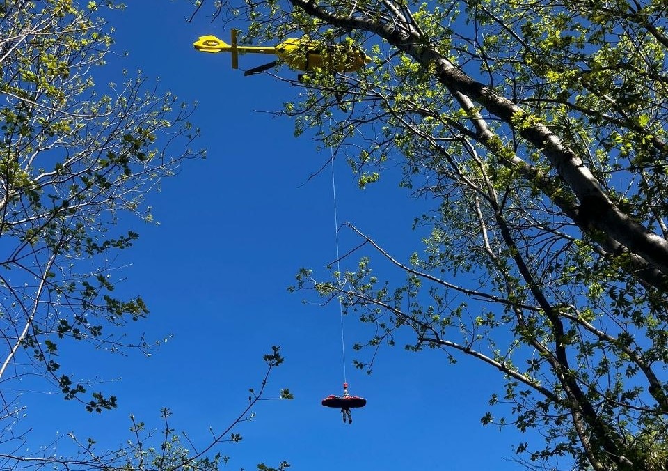 79enne sbalzato dal trattore: paura a Vendrogno