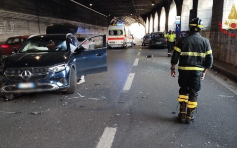 Incidente nella Galleria Borbino sulla Statale 36: 6 persone coinvolte e lunghe code verso Lecco