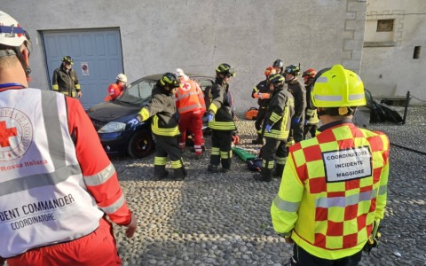Maxi esercitazione a Corenno: evacuate 40 persone in sicurezza