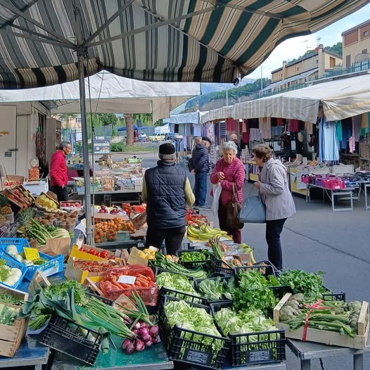 Mercati rionali a Lecco: partenza a Chiuso