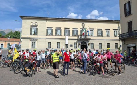 “Questa Bici R1PUD1A la Guerra”: la provincia di Lecco ha pedalato per la pace