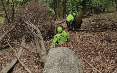 Escursionista ferito nei boschi di Sambrosera: intervento del Soccorso Alpino e recupero con elisoccorso