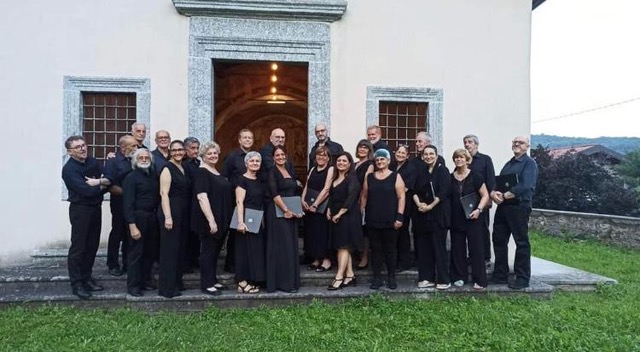 “Armonie per una stella”: a Mandello il concerto del coro Aldeia in memoria di Virna Dotti