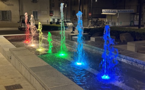 Valmadrera: la fontana si tinge di pace