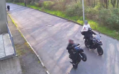 Motoraduno abusivo con incidente, a terra un ragazzino
