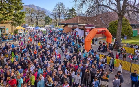 Camminata dell’Amicizia: fiume di testimonial per l’ottantesimo de La Nostra Famiglia