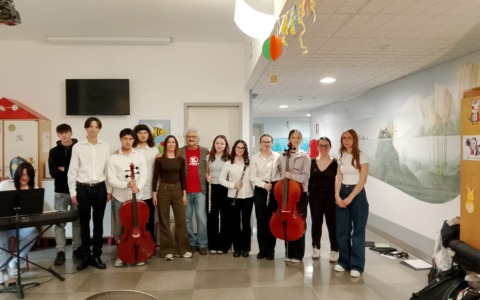 Lecco: musica in Pediatria con gli studenti del Liceo Grassi