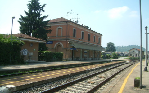 Donna accoltellata in stazione, duro comunicato del centrodestra