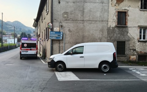 Tragedia a Calolziocorte: uomo di 61 anni trovato morto in auto