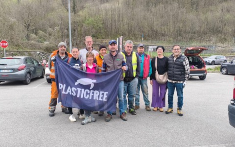 Plastic Free raccoglie 450 chili di rifiuti a Cremeno