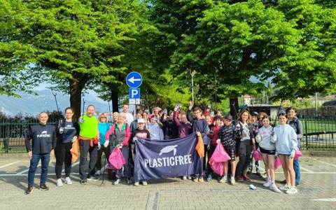 Abbadia, i volontari ripuliscono le spiagge del paese