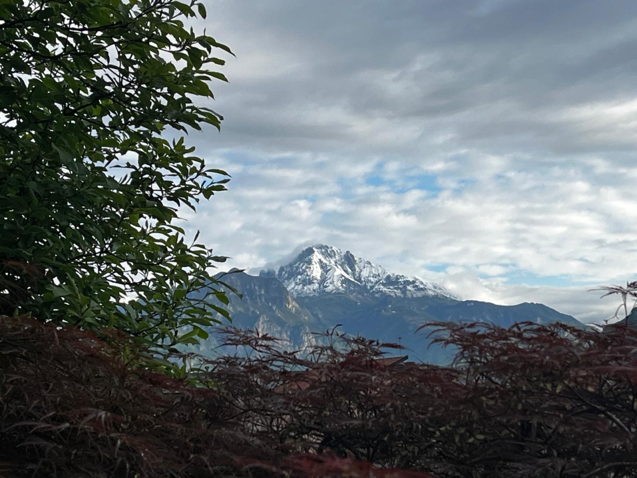 Neve in Grignetta e meteo instabile: aprile tra schiarite, rovesci e colpi di scena invernali