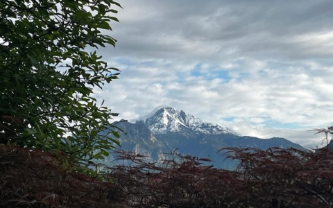 Neve in Grignetta e meteo instabile: aprile tra schiarite, rovesci e colpi di scena invernali
