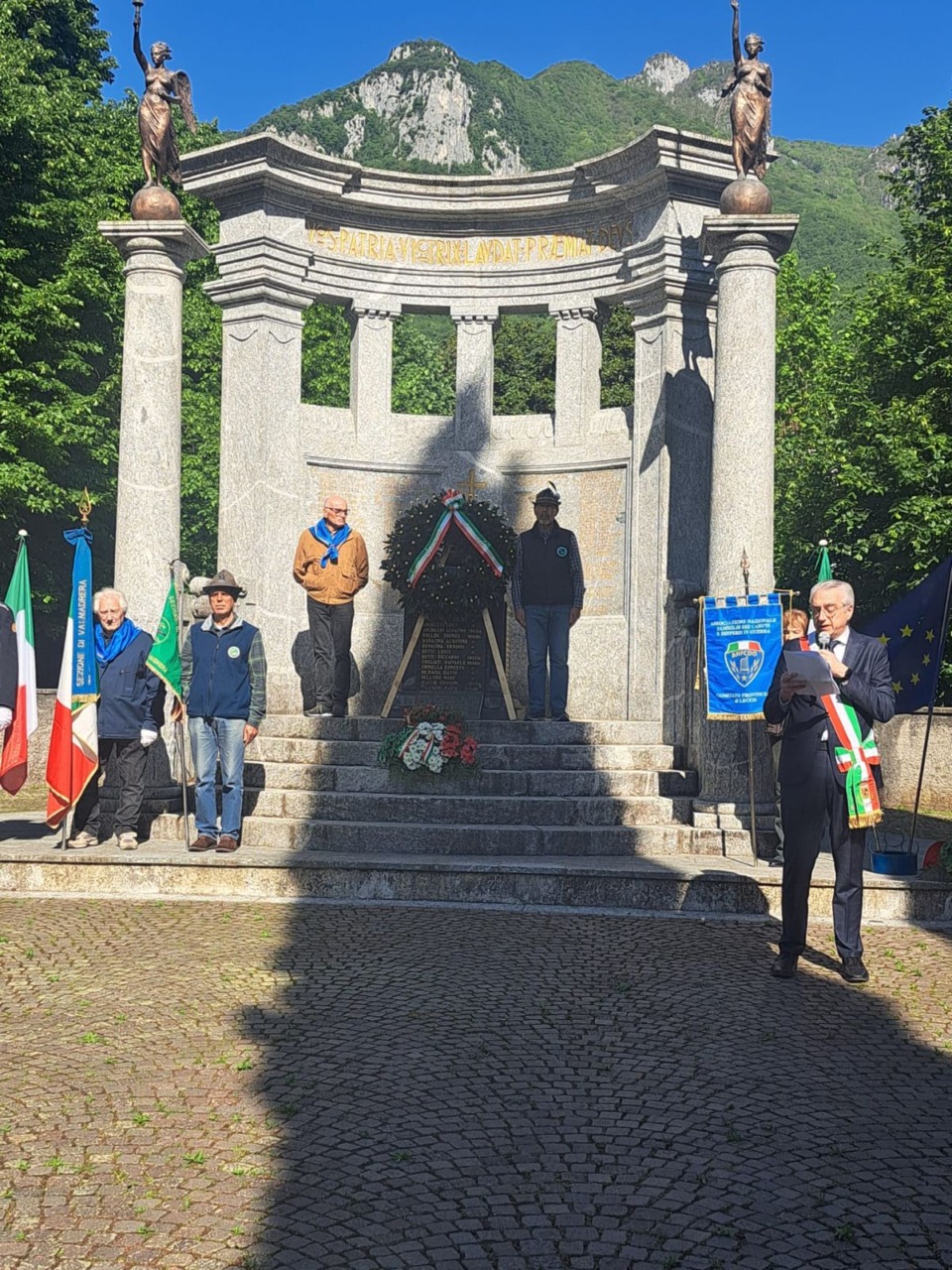 “Il 25 aprile non ci chiede di essere eroi, ma cittadini degni”: Valmadrera celebra la Festa della Liberazione