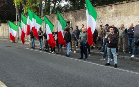 “La nostra città, medaglia d’argento per la Resistenza, è stata oltraggiata”: la denuncia di Avs Lecco