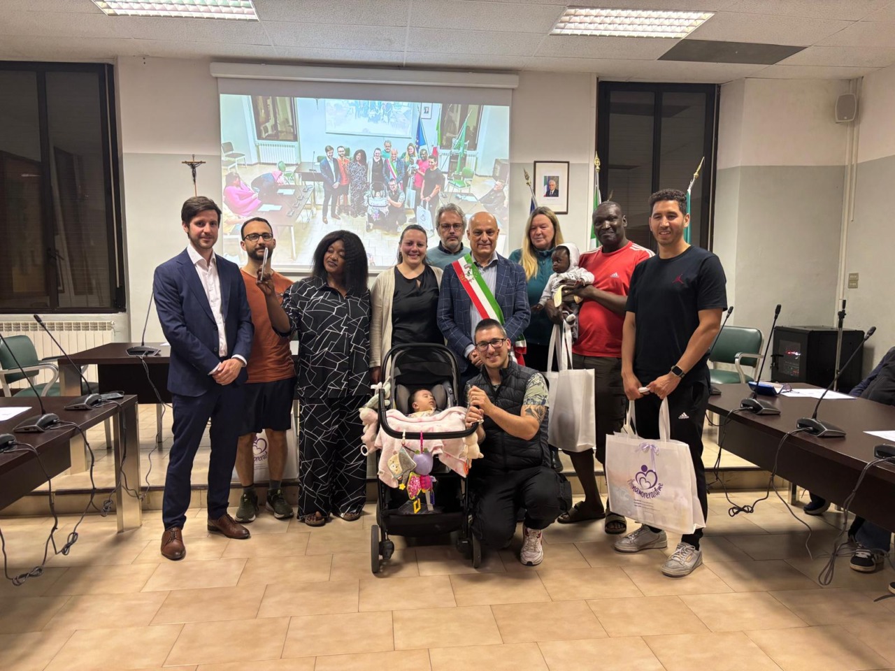 Civate: consegnati i kit “Tinnamoreraidime” a sei nuovi nati