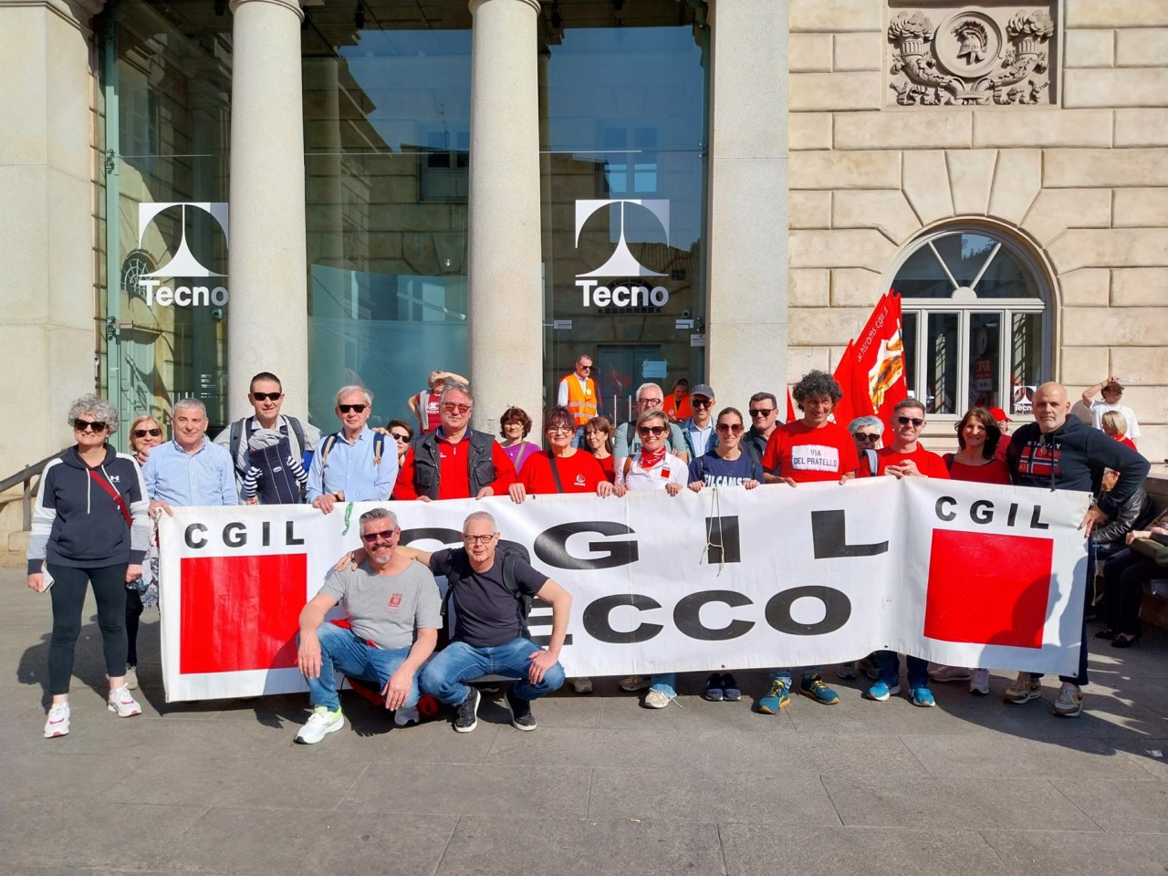 “La salute è un diritto”: la Cgil di Lecco è scesa in piazza a Milano
