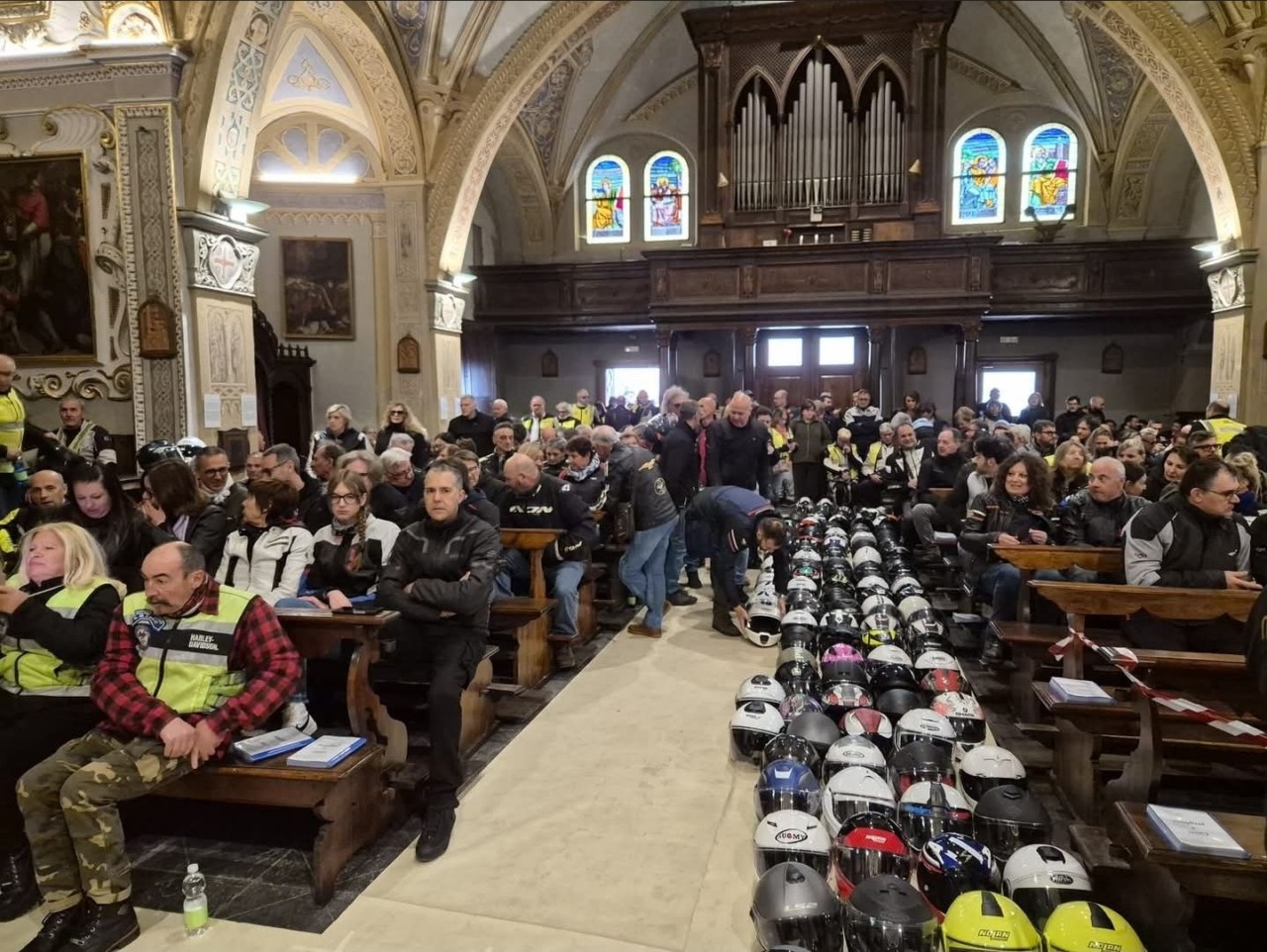 A Magno la benedizione dei caschi dei “Riders”