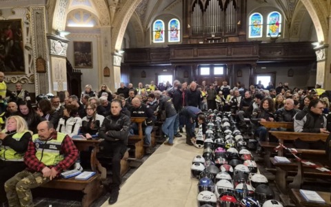 A Magno la benedizione dei caschi dei “Riders”