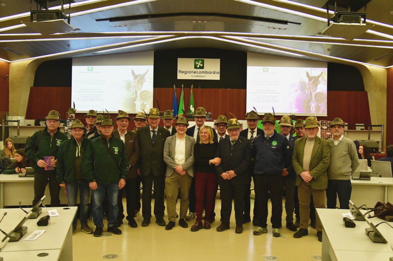 Nel segno della speranza: gli studenti di Cremeno premiati per il loro omaggio agli Alpini