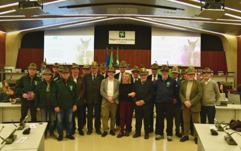 Nel segno della speranza: gli studenti di Cremeno premiati per il loro omaggio agli Alpini