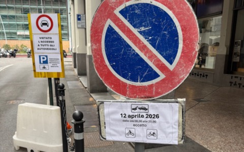 Nuove restrizioni in centro e sul lungolago: polemiche sulla gestione della sosta