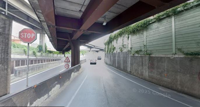 Ss36, camion incidentato sulla rampa di raccordo tra Lecco e Ballabio: traffico bloccato
