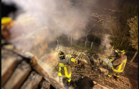 Incendio a Calolziocorte, Vigili del fuoco al lavoro per tre ore