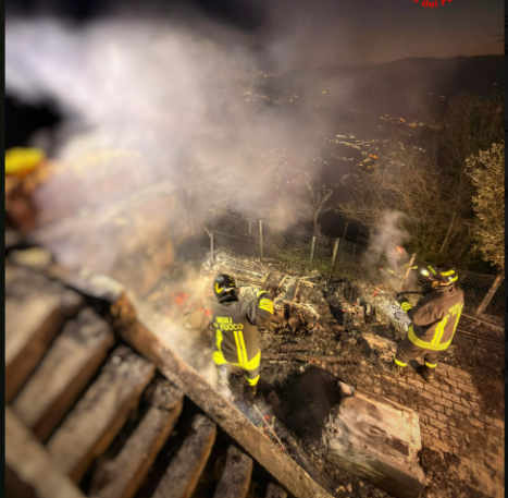 Incendio a Calolziocorte, Vigili del fuoco al lavoro per tre ore