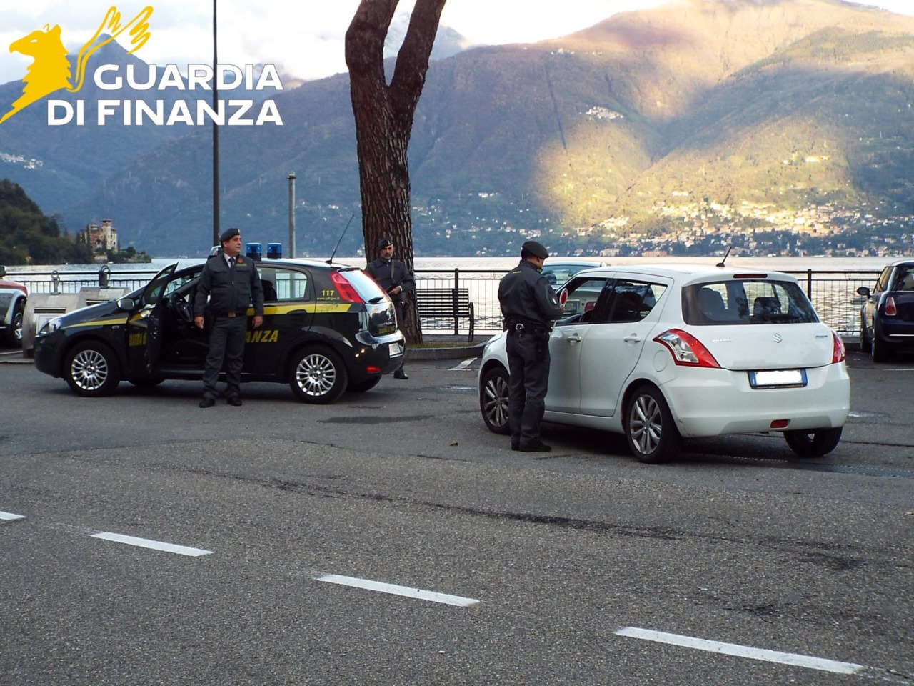 Scoperto servizio di trasporto abusivo sul Lago: fermato autista senza licenza taxi