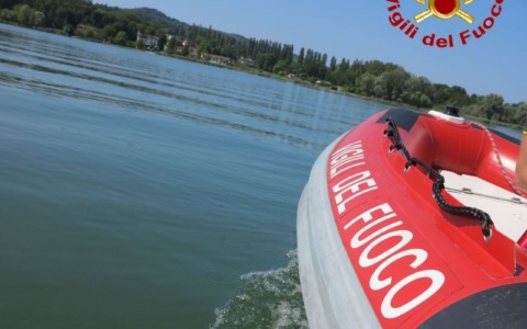 Oliveto Lario, imbarcazione in avaria: intervento dei Vigili del Fuoco a Vassena