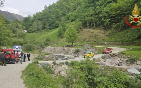 Premana,  62enne cade dalla moto: soccorsi in zona impervia con intervento VVF e CNSAS