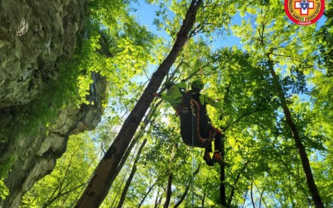 Doppia esercitazione del Soccorso Alpino tra Introbio e Ballabio: tecnici al lavoro su scenari complessi